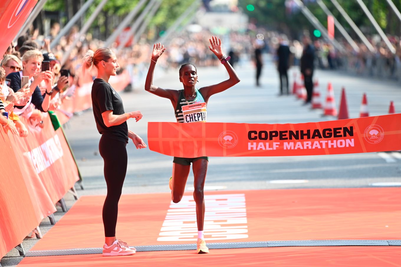 Haspa Marathon Hamburg Halbmarathon ausgebucht, 1000 MarathonStartplätze mehr und starke